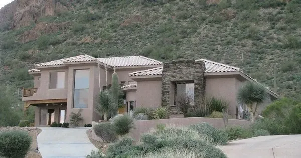 Home in Arizona with desert landscaping